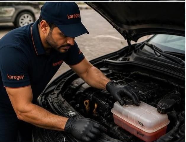 تعطل سيارة ليلًا على الطريق وطلب المساعدة